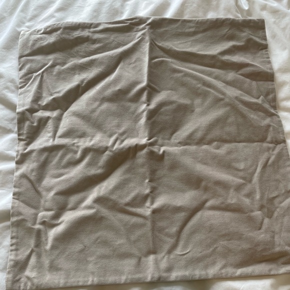 Pair of two h&m throw cushions - Picture 1 of 4